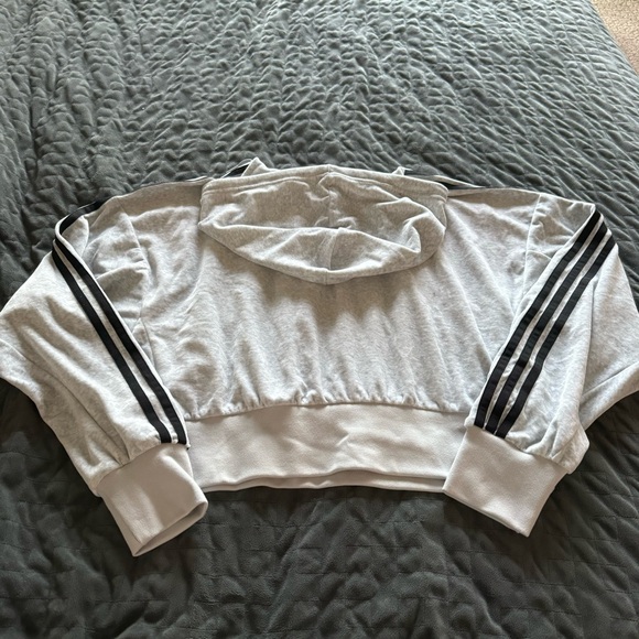 Adidas original grey velvet crop top - Picture 4 of 4